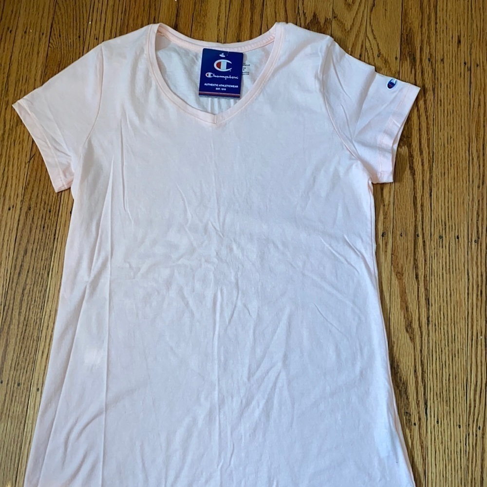 Champion nwt pink vneck tshirt size medium